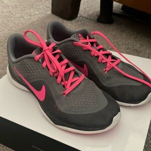 Women’s Nike Flex TR6 size 7.5